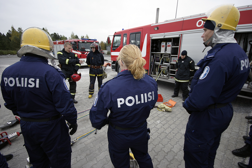 Poliisiammattikorkeakoulu ja Pelastusopisto harjoittelivat yhdessä opiston harjoitusalueella vuonna 2008.