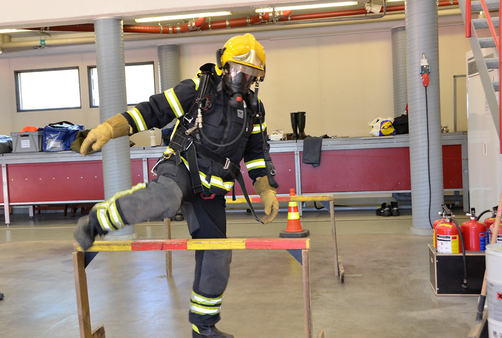 Palomiehet pitävät kunnostaan huolta erilaisin testein ja harjoituksin työvuoron aikana.