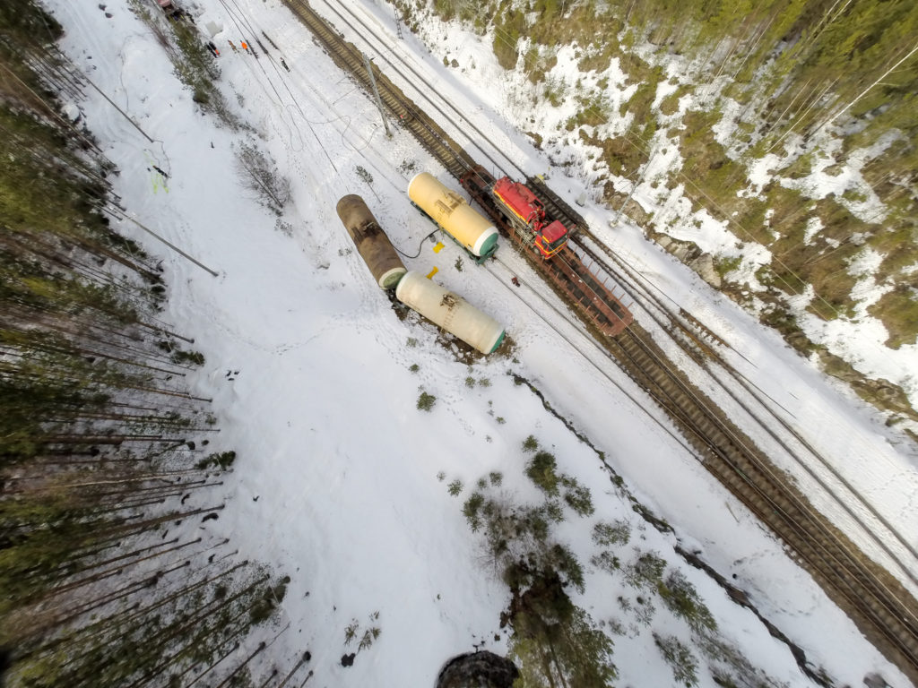 Mäntyharjun Kinnissä tapahtui vaarallisten aineiden onnettomuus, kun liikennepaikalle pysäköidyt 50 säiliövaunua lähtivät itsekseen liikkeelle.