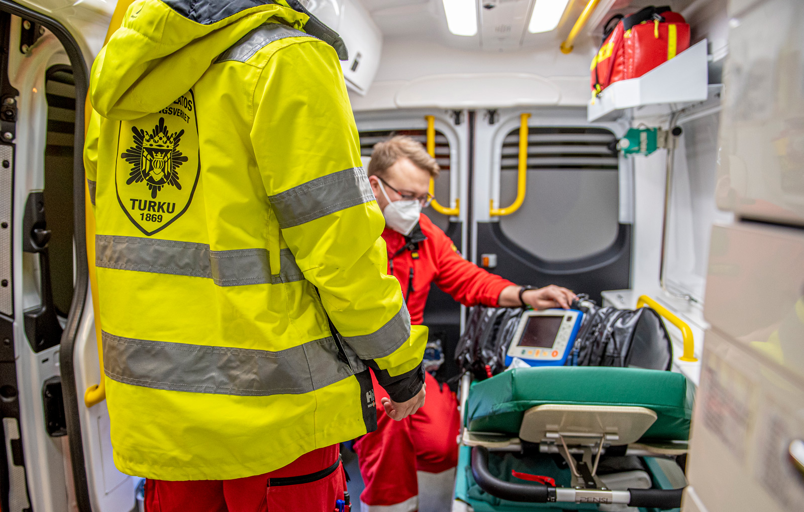 Pilottihankkeen koulutusambulanssi ei eroa normaalista hoitotason ambulanssista. Tarkoitus on tarjota yksilöllisiä oppimismalleja, kehittää osaamisen johtamista ja madaltaa kynnystä työelämään. Samalla halutaan varmistaa, että osaavia ensihoitajia riittää jatkossakin.