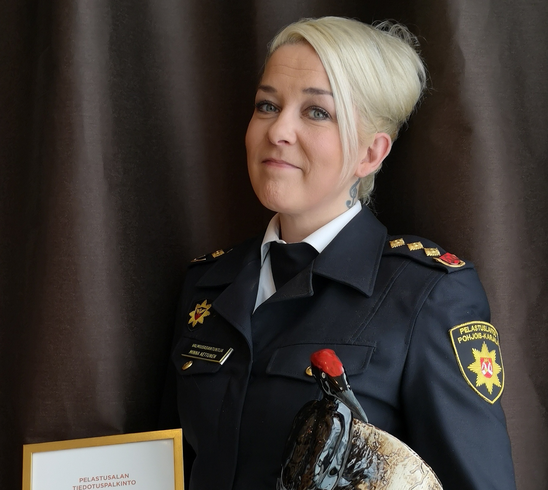 Valmiusasiantuntija Minna Kettunen sai pelastusalan viestintätekopalkinnon.