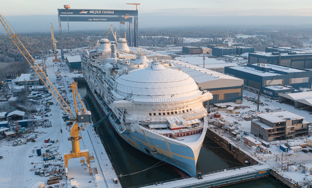 Icon of the Seas -laivan pituus on 365 metriä ja leveys 48,5 metriä. Matkustajakapasiteetti on 7600. Hyttejä on 2813 ja miehistöä 2350.