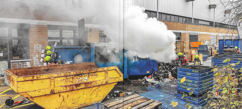 Palavista jätteistä syntyi paljon savua. Kuvakaappaus: 118 swissfire.ch 3/2022.