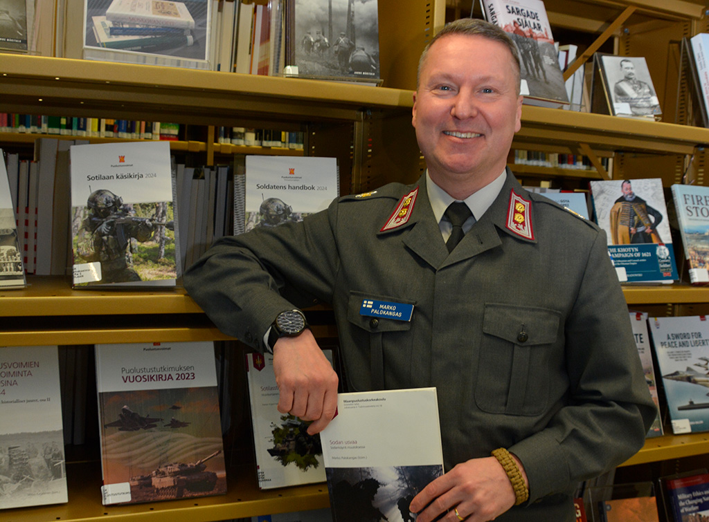 Everstiluutnantti Marko Palokangas työskentelee sotilasprofessorina Maanpuolustuskorkeakoulussa.