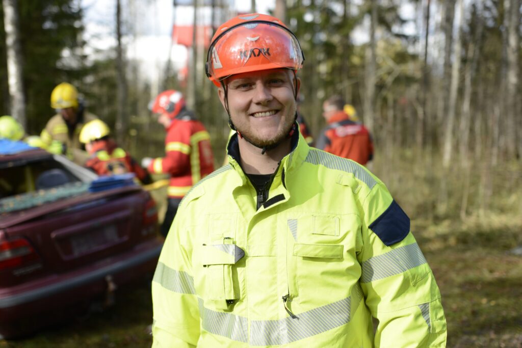 Philip Ekström työskenteli kesän 2023 Maarianhaminan pelastuslaitoksella. Hän oli suunnitellut tutustuvansa pelastustoimen järjestämiseen saarella siitä lähtien, kun hän valmistui pelastajaksi. Ekström oli kokemastaan vaikuttunut.