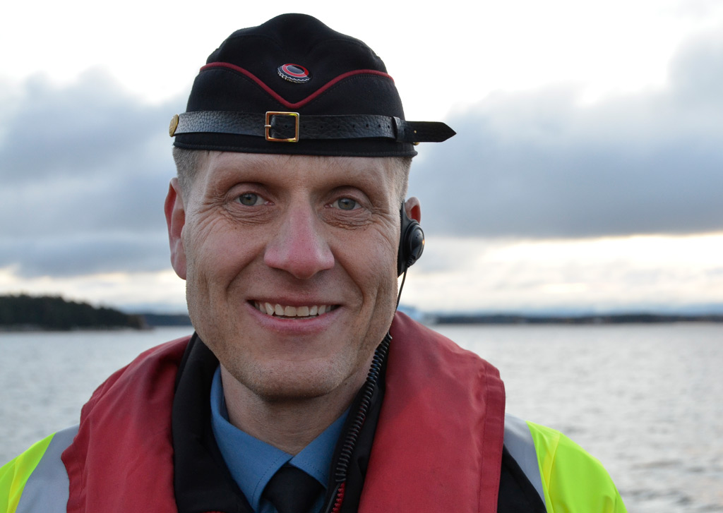 Torbjörn Lindstöm kuvattuna lokakuussa 2017 järjestetyssä Neste 2017 -suuronnettomuusharjoituksessa Naantalin satamassa. Harjoitus liittyi Hazard-hankkeeseen, joka tähtäsi parantamaan turvallisuutta Itämeren alueen satamissa. 