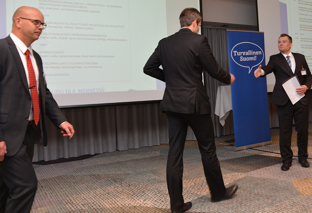 Järjestön johtaja Kim Nikula ja puheenjohtaja Ilkka Mustakangas vastaanottivat vuonna 2018 silloisen sisäministerin Kai Mykkäsen vieraaksi SPAL:n järjestämään Turvallinen Suomi -seminaariin.