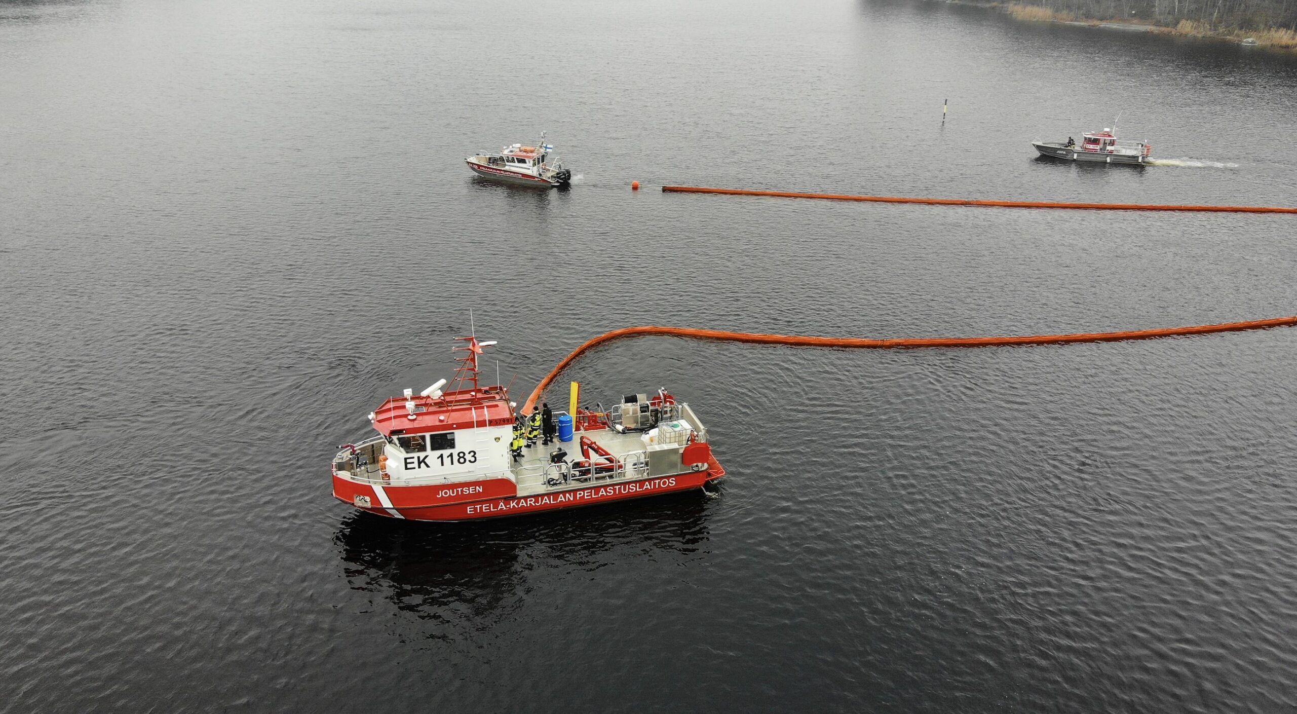 Etelä-Karjalan pelastuslaitoksen Joutsen-alus hälytettiin avuksi Suur-Saimaalla tapahtuneeseen vesiliikenneonnettomuuteen.