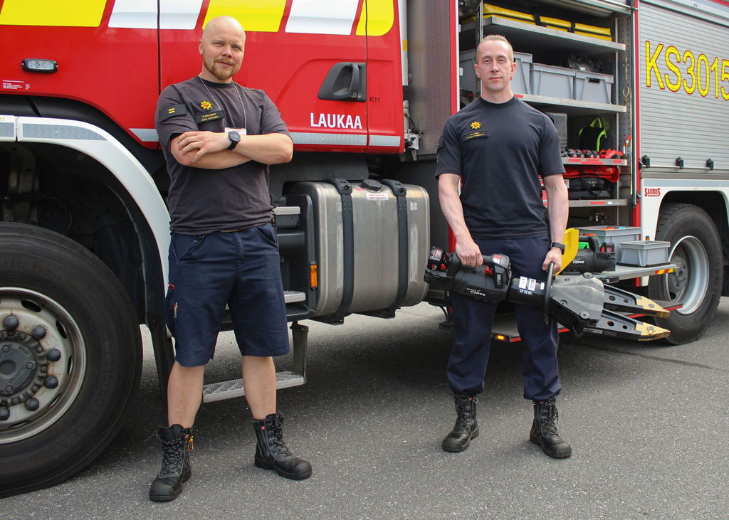 Kärkiyksikkö on monipuolistanut ylipalomies Juha Kapasen (vas.) ja palomies Mikko Vuorenmaan työnkuvaa.