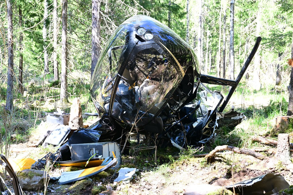 Helikopterit putosivat Euran lentokentän lähellä olevaan metsään, kun ne olivat ohittamassa kenttää.
Kuva Onnettomuustutkintakeskus
