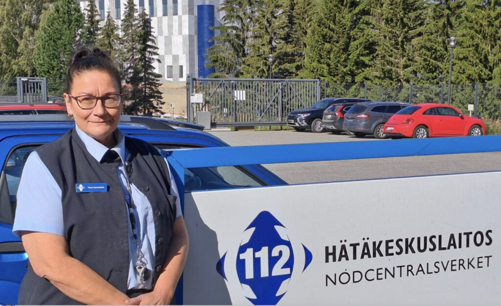 Kuopiossa päivystänyt hätäkeskuksen vuoromestari Tiina Kairaniemi kirjoitti työvuorostaan lokikirjan. Työvuoron kesto 12 tuntia 15 minuuttia.