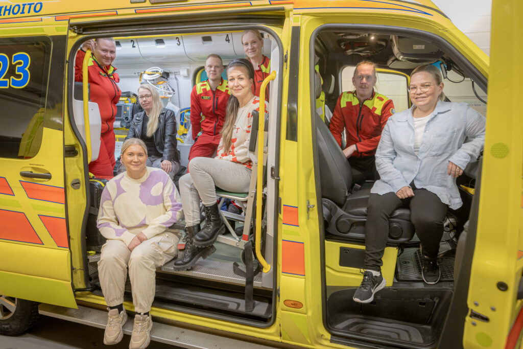 Etelä-Karjalassa operoiva opetusambulanssi LABlanssi palkittiin Pro Janne Lindström -palkinnolla.