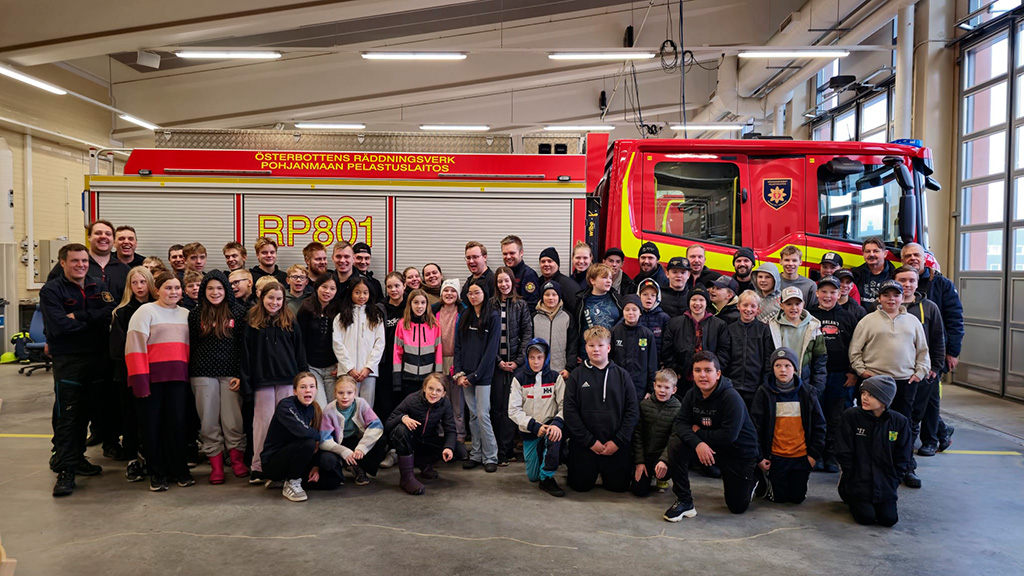 Kaikkiaan 70 osallistujaa oli  mukana, kun Närpiön palosemalla järjestettiin viime syksynä toimintavuorokausi paloaemalla.