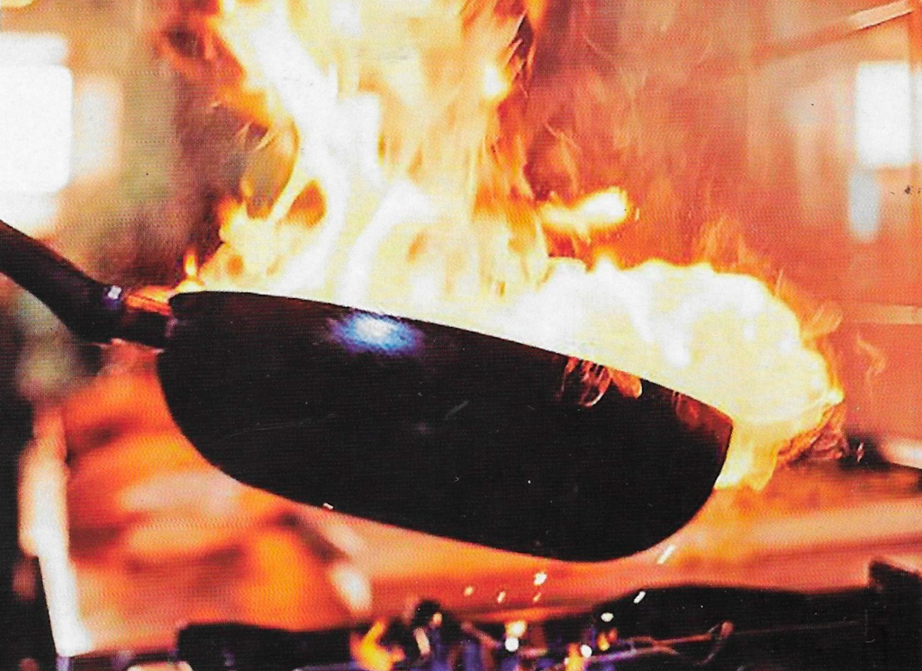 Ruokaöljyn syttyminen aiheuttaa 75 prosenttia Espanjan asuntopaloista. Kuvakaappaus: emergencia 112 51/2024.