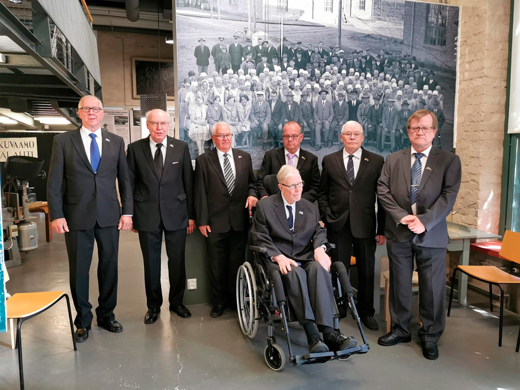 Lapuan palopojat vuosimallia 1964: Timo Parviainen (oikealta), Hermanni Hautala, Sauli Kant, Risto Linkoaho (edessä), Mauno Myllykoski, Yrjö Sarkasuo ja Juhani Nummela