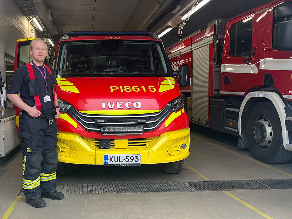 Panu Hokkanen työskentelee pelastajana Pirkanmaan pelastuslaitoksella.