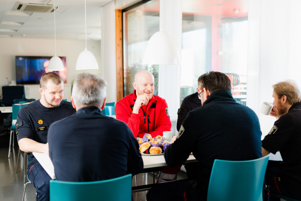 Palo- ja ensihoitoasemien kahvittelukulttuuriin liittyy paljon mystiikkaa. Kaikenlaista on sattunut ja tapahtunut.