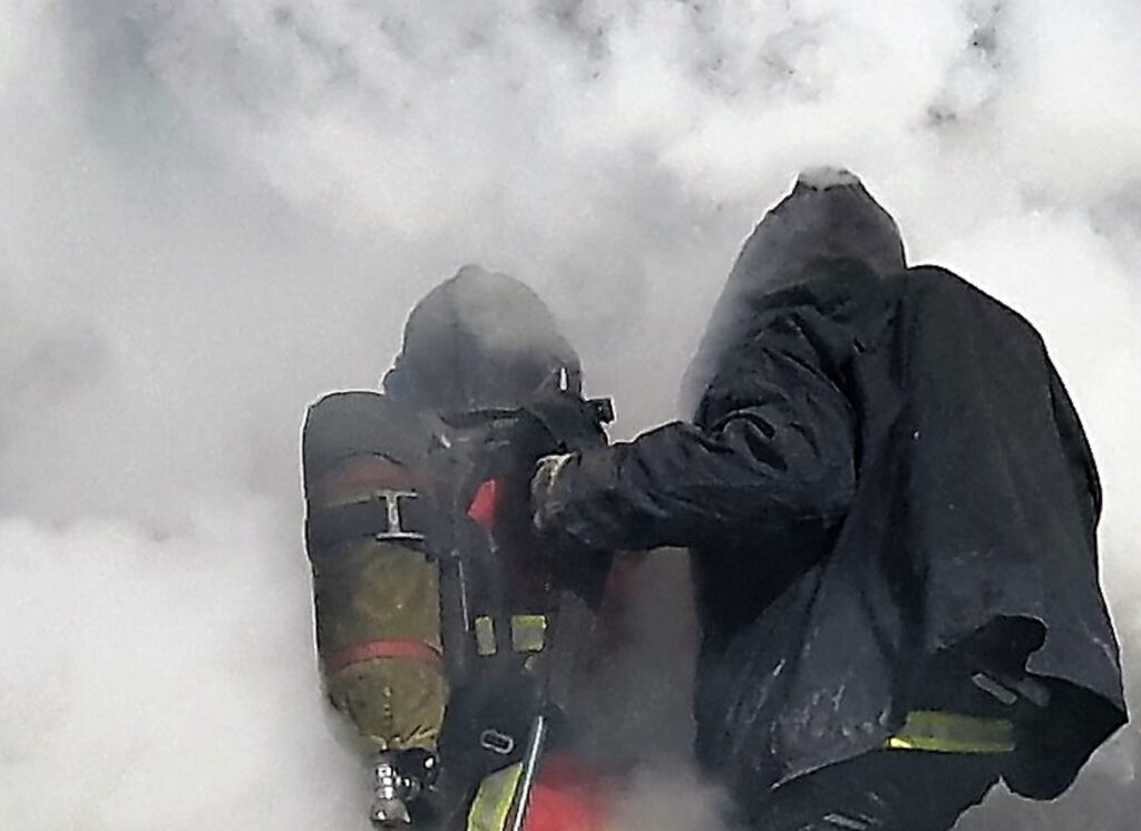 Pelastusalan altistumista tutkitaan. Parhaillaan kerätään tietoa alle kaksi vuotta sitten valmistuneilta pelastajilta ja sopimuspalokuntalaisilta.