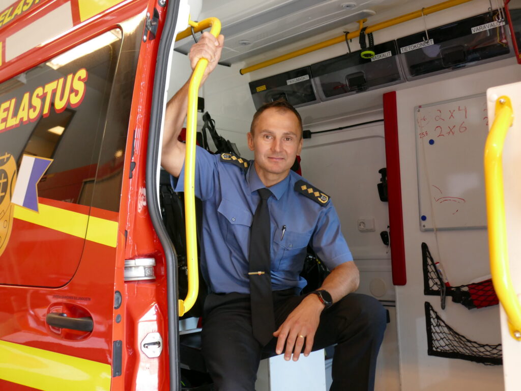 Koulutuspäällikkö Tuomas Juuti vastaa Keski-Suomen pelastuslaitoksen operatiivisen henkilöstön koulutuksesta. Toiminnan rungon muodostavat pääkouluttajat ja kouluttajat. Lisäksi yksikössä työskentelee päätoiminen koulutusmestari, kaksi pelastajan urapolkupaikalla olevaa alkusammutuskouluttajaa sekä kolme ensihoidon kouluttajaa.